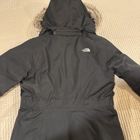 Women’s North Face Parka - Small - Picture 9 of 14